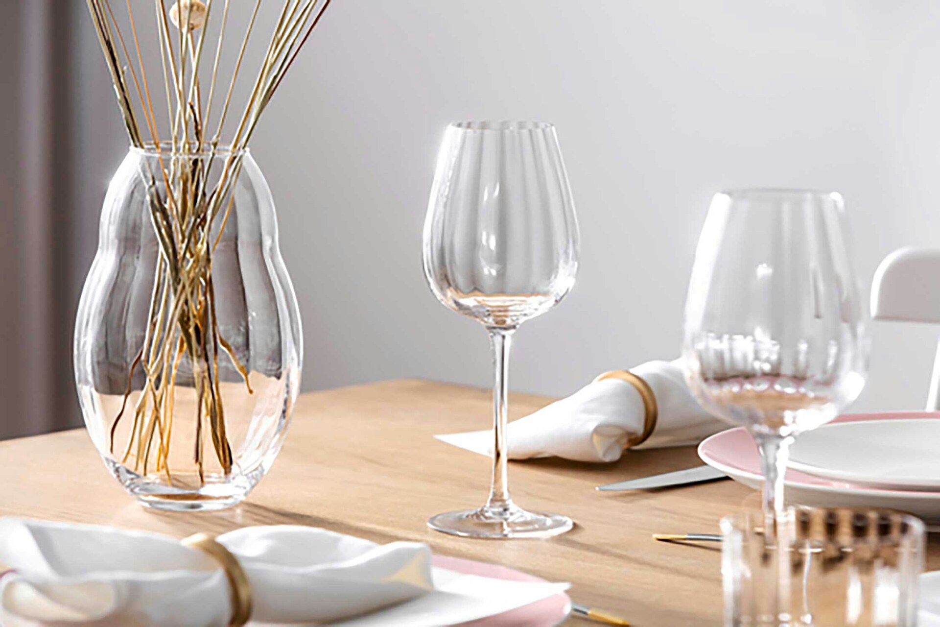 https://royaldesign.com/image/2/villeroy-boch-rose-garden-white-wine-goblet-set-4pc-3