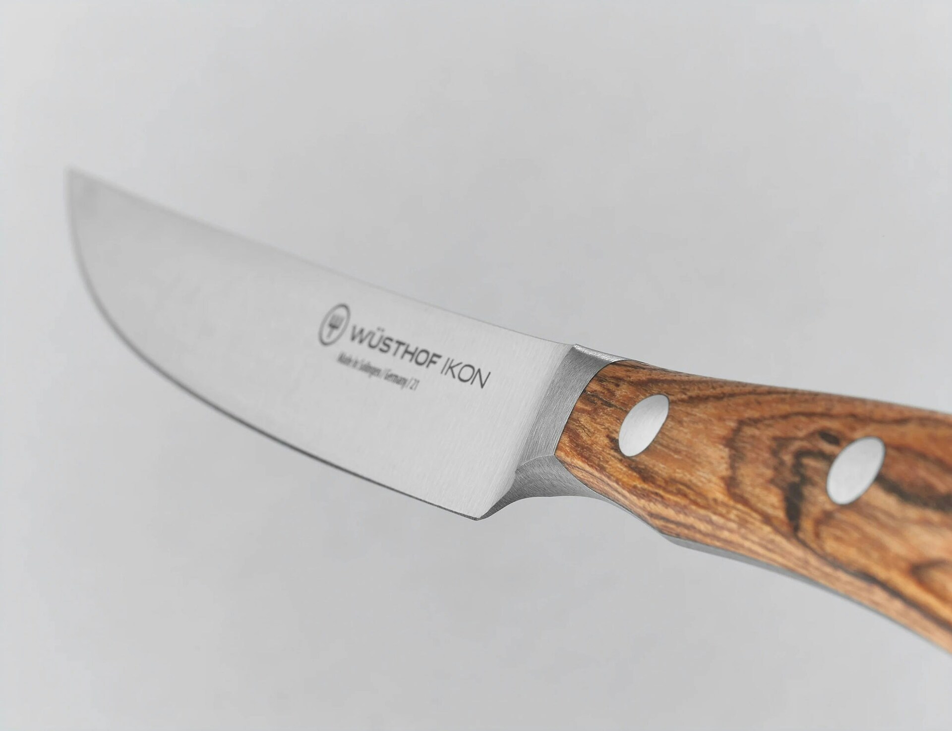 https://royaldesign.com/image/2/wusthof-ikon-steak-knives-with-case-3
